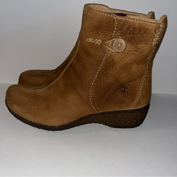 Timberland Tan Ankle Boots with Zipper Closure and Textured Nubuck Finish Size 8 - Picture 4 of 7